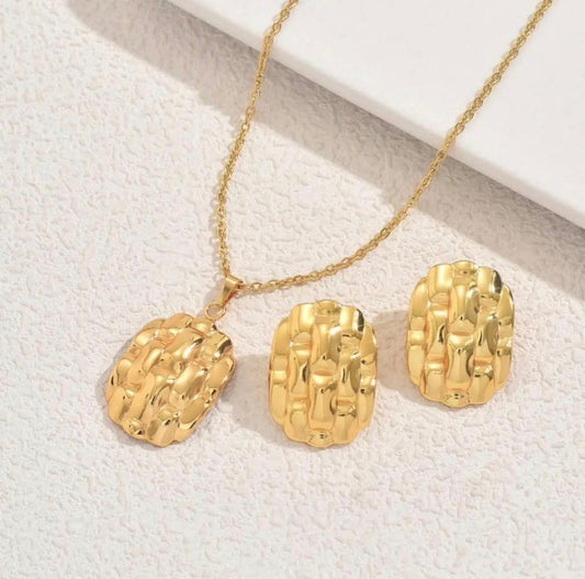 ✨ Gold Chunky Pendant Necklace with Matching Earrings Set