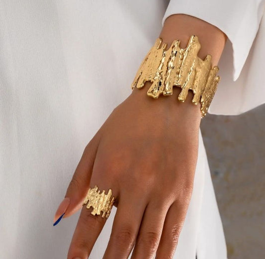 ✨ Gold Textured Statement Bracelet & Ring Set